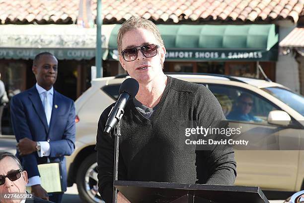 157 Palm Springs Walk Of Stars Honors Beverly Johnson With 405th Star ...