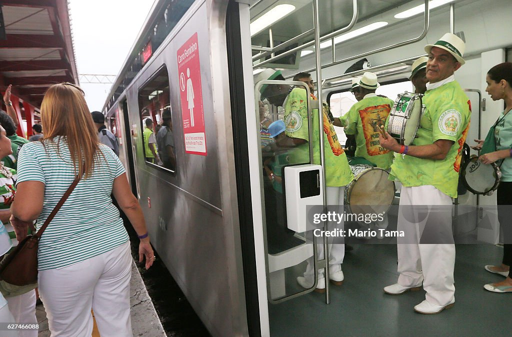 Samba Rto Samba performers prepare to depart the annual 'Samba Train' on... News ...