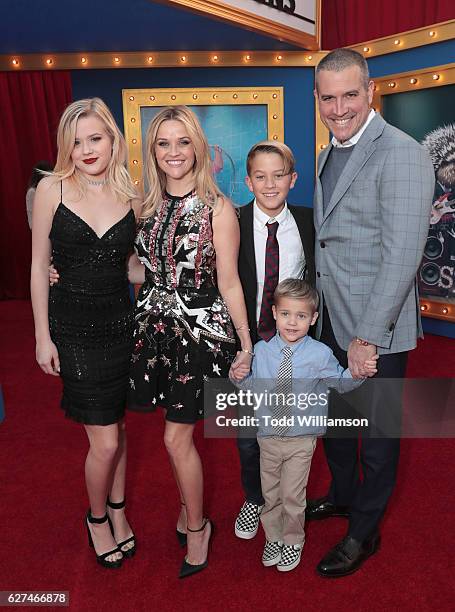 Ava Phillippe, Reese Witherspoon, Deacon Phillippe, Tennessee James Toth and Jim Toth attend the premiere Of Universal Pictures' "Sing" on December...