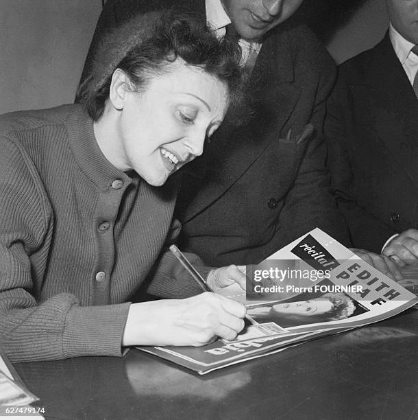 Edith Neff Edith Piaf Photos Photos and Premium High Res Pictures - Getty Images