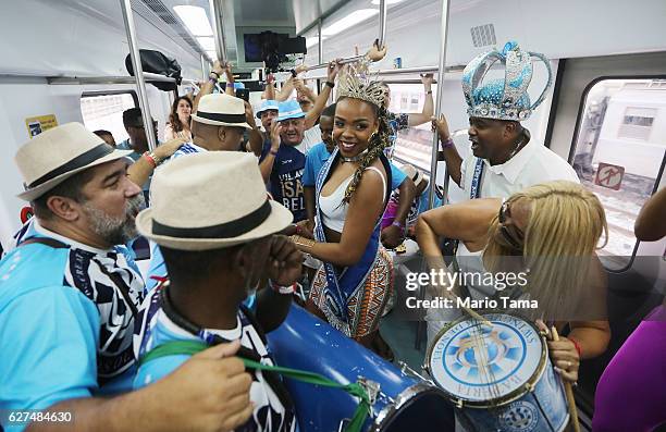 Samba Rto Rio Celebrates 100th Anniversary Of Samba Photos and Premium High Res ...
