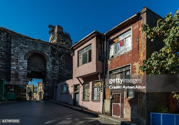 the gate of egrikapi,city walls of istanbul,turkey - pared fortificada fotografías e imágenes de stock
