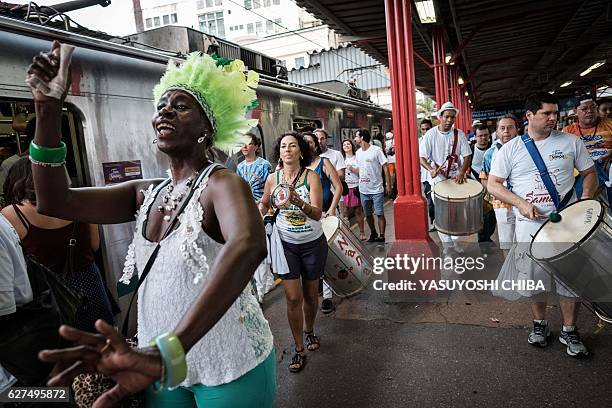 Samba Rto 45 Rio Celebrates 100th Anniversary Of Samba Stock Photos, High-Res ...