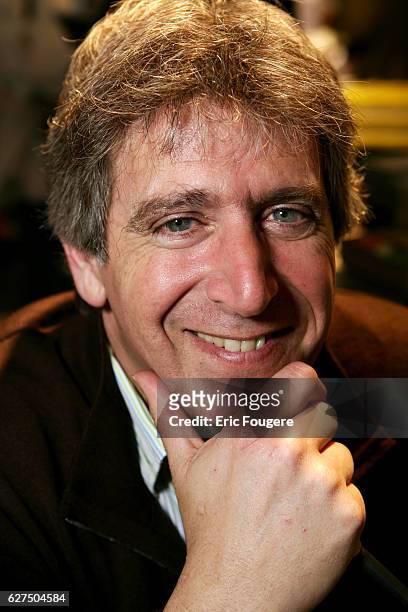 Yves Duteil at the "Salon du Livre 2006" in Paris.