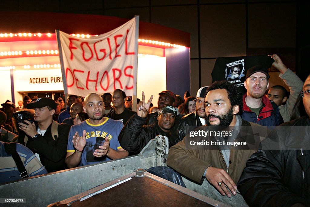 Dieudonne and Supporters Protest