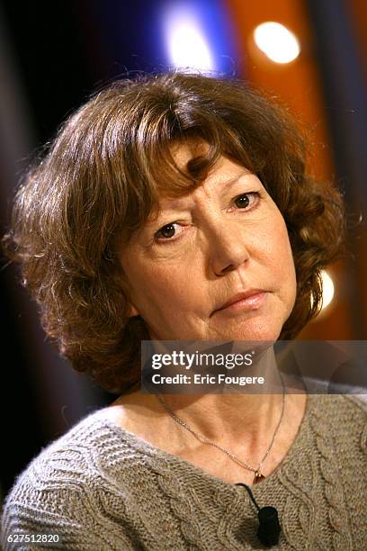 Anne Wiazemsky on the set of TV show "Vol de Nuit".