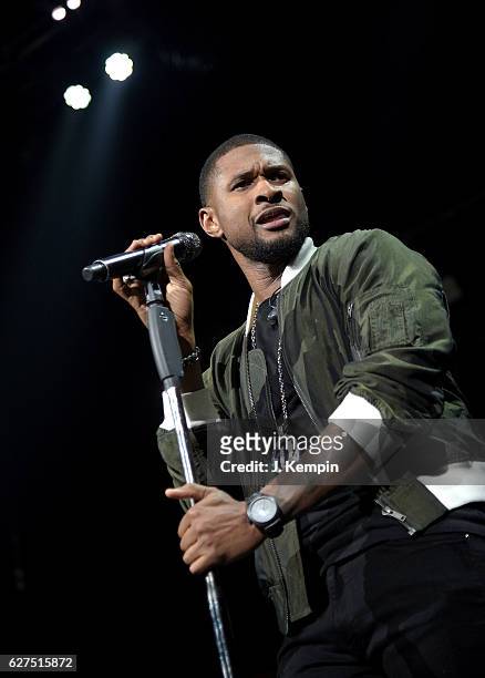 Recording artist Usher performs during the Hot 97's Hot For The Holidays Concert at Prudential Center on December 3, 2016 in Newark, New Jersey.