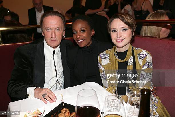 Marius Mueller-Westernhagen and his girlfriend Lindiwe Suttle and his daughter Sarah, Mimi, Mueller-Westernhagen during the Ein Herz Fuer Kinder...