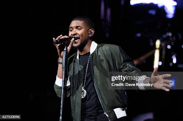 Usher performs at the Hot 97's Hot For The Holidays Concert at Prudential Center on December 3, 2016 in Newark, New Jersey.