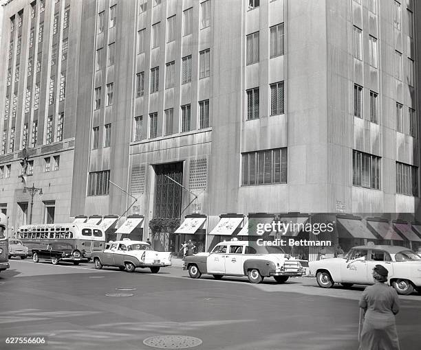 Exterior view of Bonwit Teller store on 56th street and 5th Avenue, shot from diagonal corner.