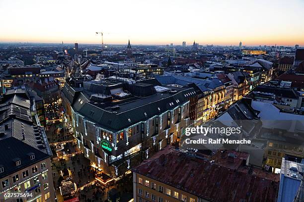 munich christmas time.  view to the pedestrian zone at twilight. - münchen advent stock pictures, royalty-free photos & images