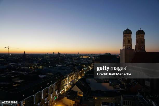 munich christmas time.  view to the pedestrian zone at twilight. - münchen advent stock pictures, royalty-free photos & images