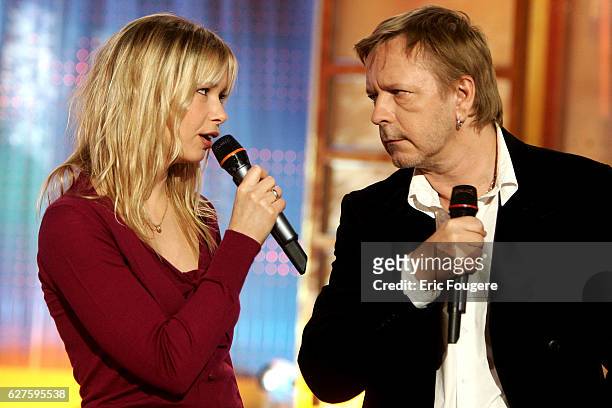 Singers Romane Serda and Renaud perform on the set of Pascal Sevran's TV show "Chanter La Vie".
