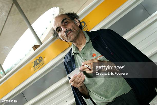 Sir Alfred Mehran , 59 years old, originally from Iran, has been living in Charles de Gaulle airport for 16 years. Steven Spielberg bought his story...