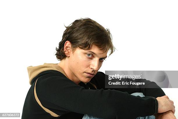 Singer-songwriter and producer, Raphael was only 24 years old when he released his first album "Hotel de l'Univers" in 2000. Raphael released his...