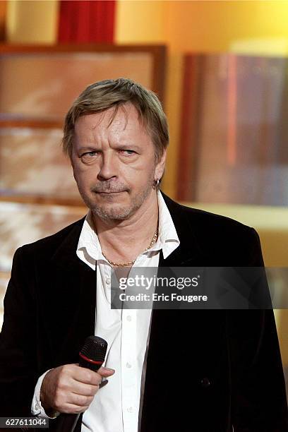 Renaud is one of the featured guests on television show "Chanter La Vie."