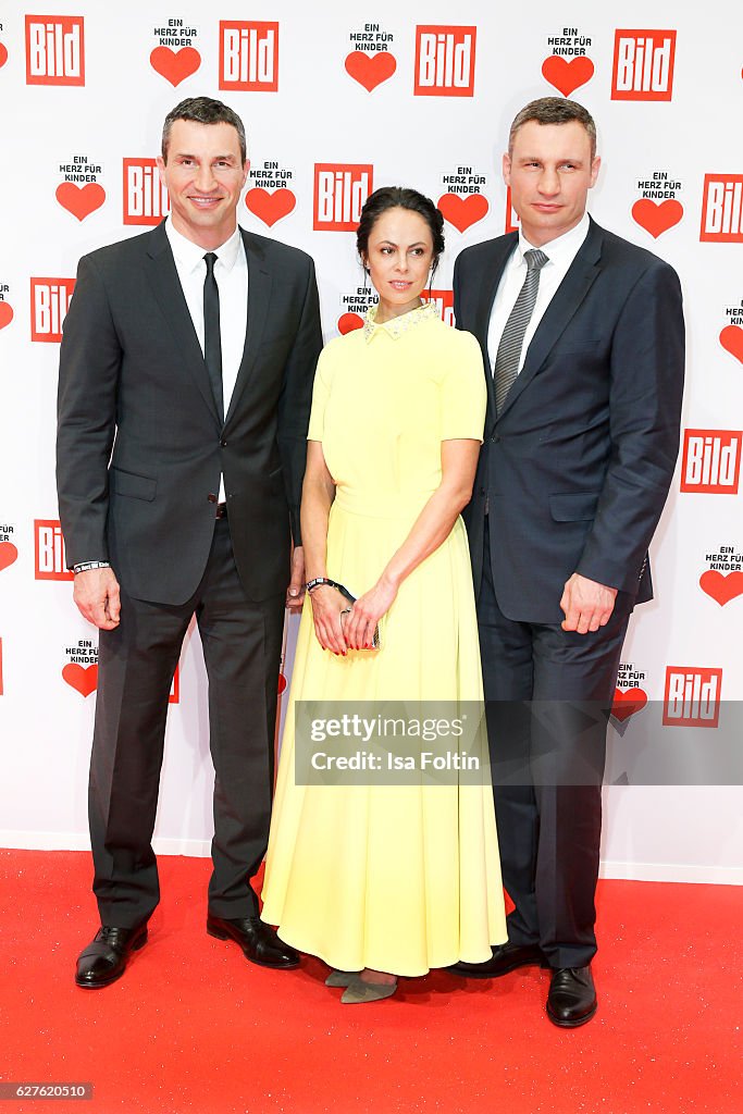 Ein Herz Fuer Kinder Gala 2016 - Red Carpet Arrivals
