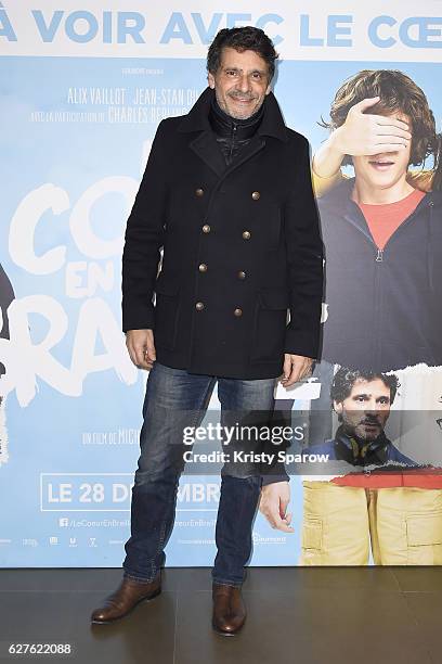 Pascal Elbe attends the "Le Coeur En Braille" Paris Premiere at Cinema Gaumont Marignan on December 4, 2016 in Paris, France.