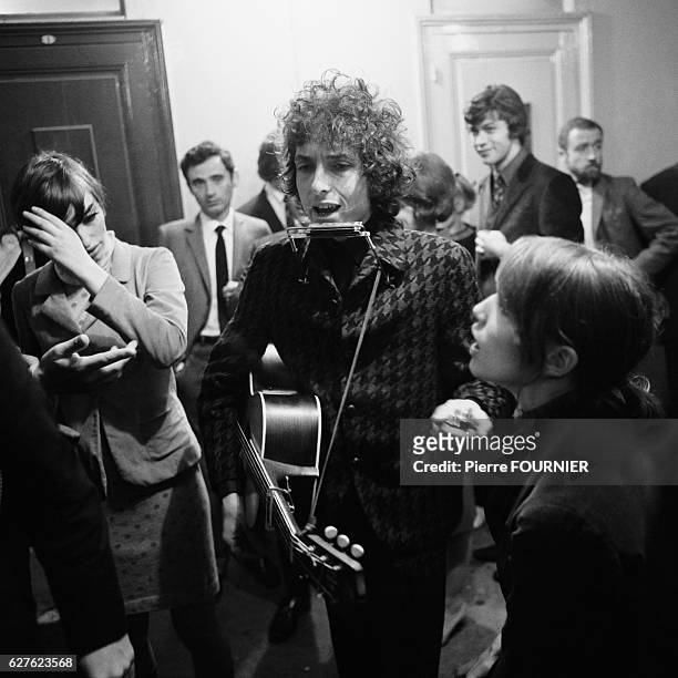 Bob Dylan backstage at the Olympia, Paris, 24th May 1966.