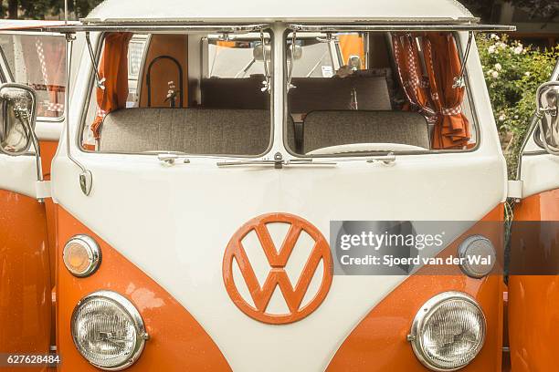 volkswagen transporter t1 camper van in a park - station wagon stock pictures, royalty-free photos & images