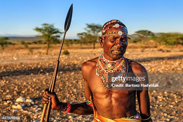 african krieger von samburu, central kenia, osten und afrika - samburu stock-fotos und bilder