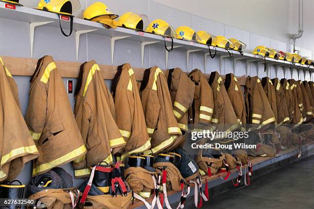 firefighters' suits - caserne photos et images de collection