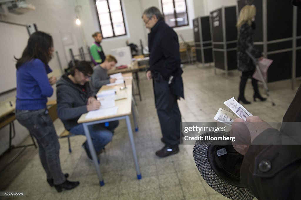 Italians Vote In The Referendum On Constitutional Reform
