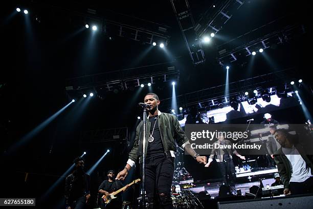 Usher performs at the Hot 97's Hot For The Holidays Concert at Prudential Center on December 3, 2016 in Newark, New Jersey.