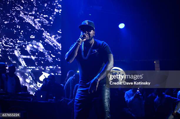 Young Jeezy performs at the Hot 97's Hot For The Holidays Concert at Prudential Center on December 3, 2016 in Newark, New Jersey.