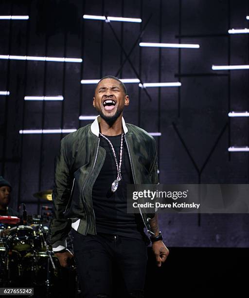 Usher performs at the Hot 97's Hot For The Holidays Concert at Prudential Center on December 3, 2016 in Newark, New Jersey.