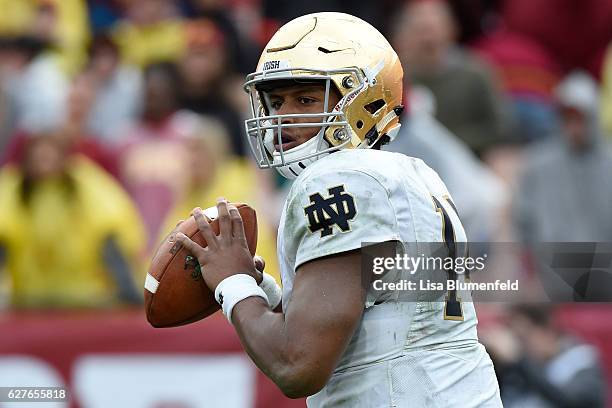 DeShone Kizer of the Notre Dame Fighting Irish looks to pass the ball against the USC Trojans at Los Angeles Memorial Coliseum on November 26, 2016...