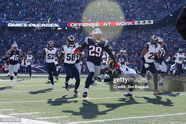 LeGarrette Blount of the New England Patriots rushes for a 43-yard touchdown during the first quarter against the Los Angeles Rams at Gillette...