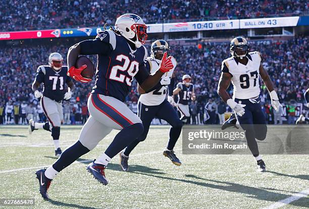 LeGarrette Blount of the New England Patriots rushes for a 43-yard touchdown during the first quarter against the Los Angeles Rams at Gillette...