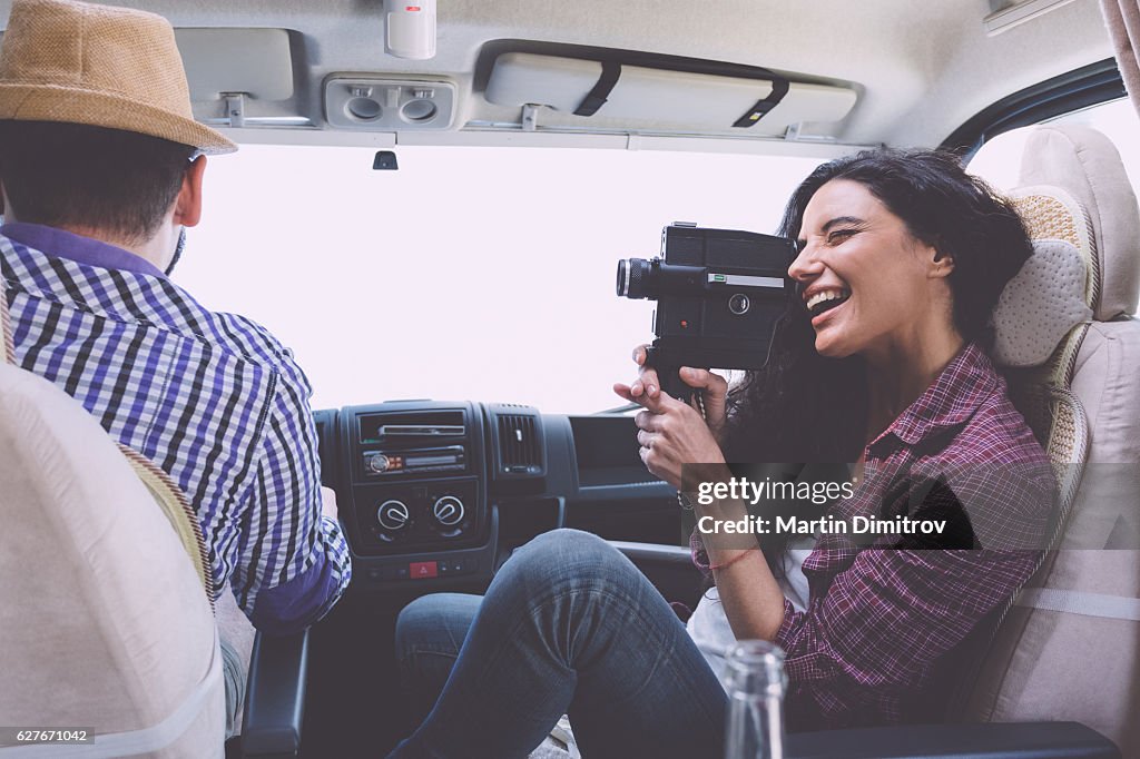 Famiglia in viaggio con camper