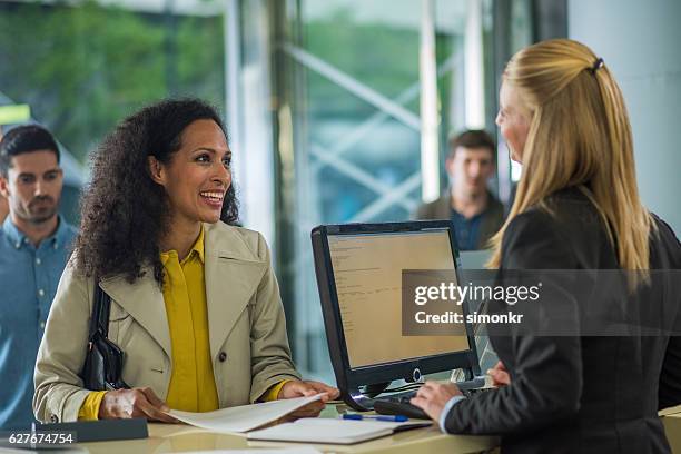 bank counter - customer intelligence stock pictures, royalty-free photos & images