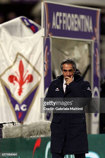 Paulo Sousa manager of ACF Fiorentina looks on during the Serie A match between ACF Fiorentina and US Citta di Palermo at Stadio Artemio Franchi on...