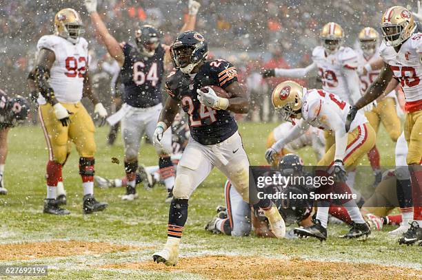 Chicago Bears Running Back Jordan Howard runs into the end zone for a touchdown in the 3rd quarter during an NFL football game between the San...