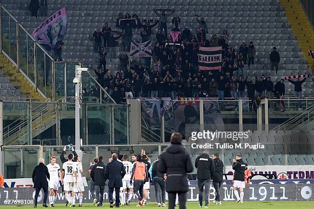 Players of Palermo greet supporters after losing the Serie A match between ACF Fiorentina and US Citta di Palermo at Stadio Artemio Franchi on...