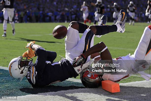 With Alterraun Verner of the Tampa Bay Buccaneers defending, Dontrelle Inman of the San Diego Chargers gets the ball over the goal line to score...