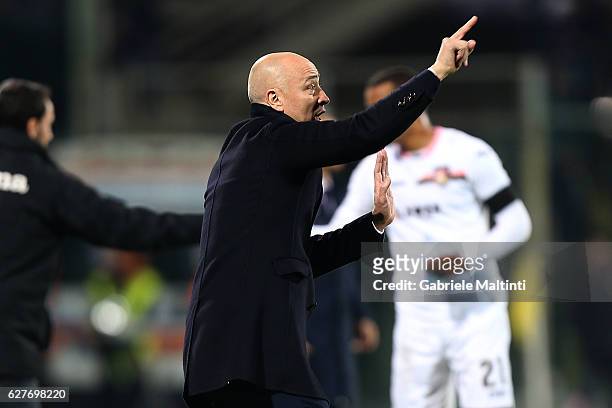 Eugenio Corini manager of US Citta' di Palermo shouts instructions to his players during the Serie A match between ACF Fiorentina and US Citta di...