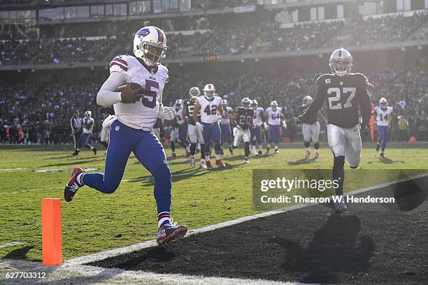 Tyrod Taylor of the Buffalo Bills rushes for a 12-yard touchdown against the Oakland Raiders during their NFL game at Oakland Alameda Coliseum on...