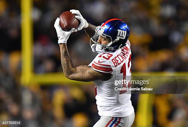 Odell Beckham of the New York Giants makes a catch in the third quarter during the game against the Pittsburgh Steelers at Heinz Field on December 4,...