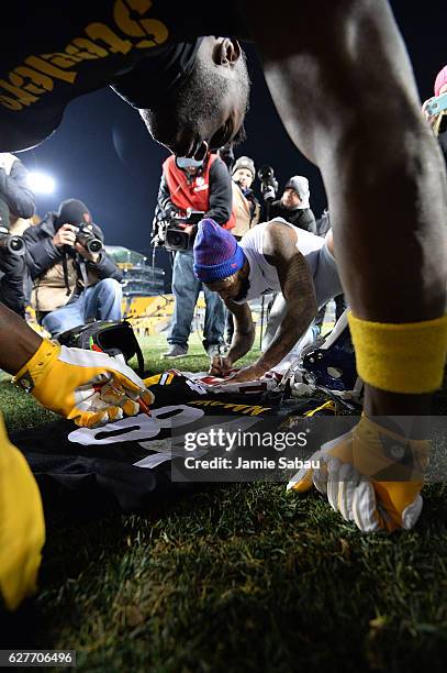 Antonio Brown of the Pittsburgh Steelers and Odell Beckham of the New York Giants autograph jerseys for each other at the conclusion of the...