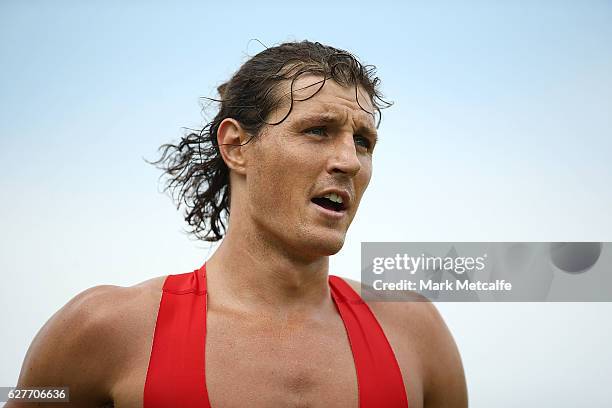 Kurt Tippett runs during a Sydney Swans AFL pre-season training session at Lakeside Oval on December 5, 2016 in Sydney, Australia.