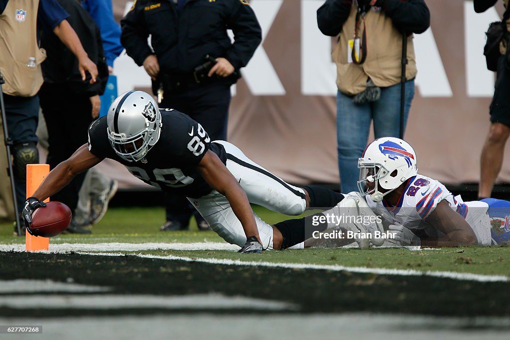 Buffalo Bills v Oakland Raiders