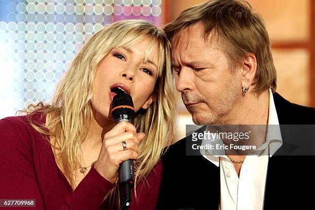 Singers Romane Serda and Renaud perform on the set of Pascal Sevran's TV show "Chanter La Vie".