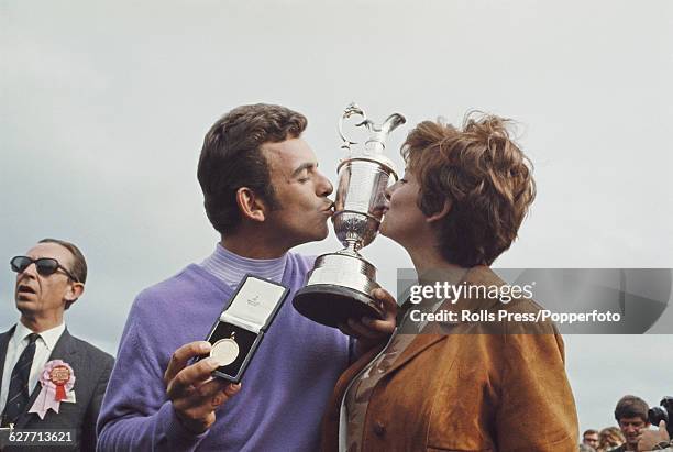 English golfer Tony Jacklin and his wife Vivien kiss the claret jug Golf Champion trophy, whilst he holds the gold medal after Jacklin won the 1969...