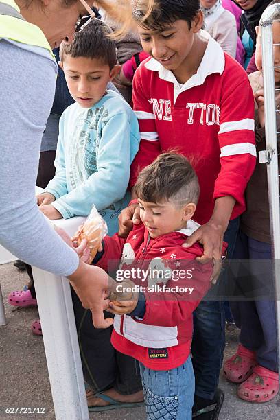 breakfast line in souda refugee camp on chios - quiosque stock pictures, royalty-free photos & images