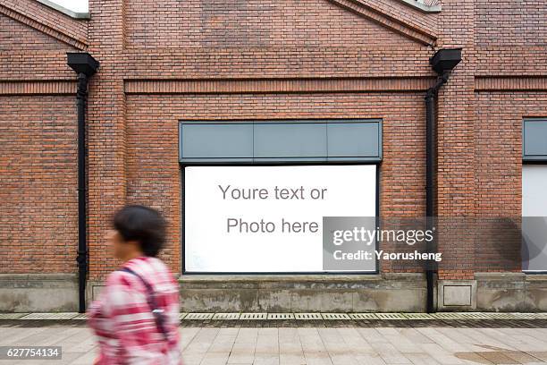 yellow vintage brick wall with copyspace for your text or photo - market retail space 個照片及圖片檔