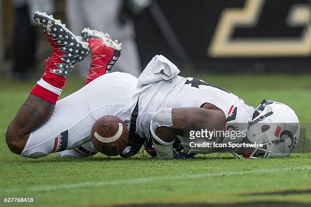 Cincinnati Bearcats wide receiver Nate Cole can't control a deep pass during the NCAA football game between the Purdue Boilermakers and Cincinnati...